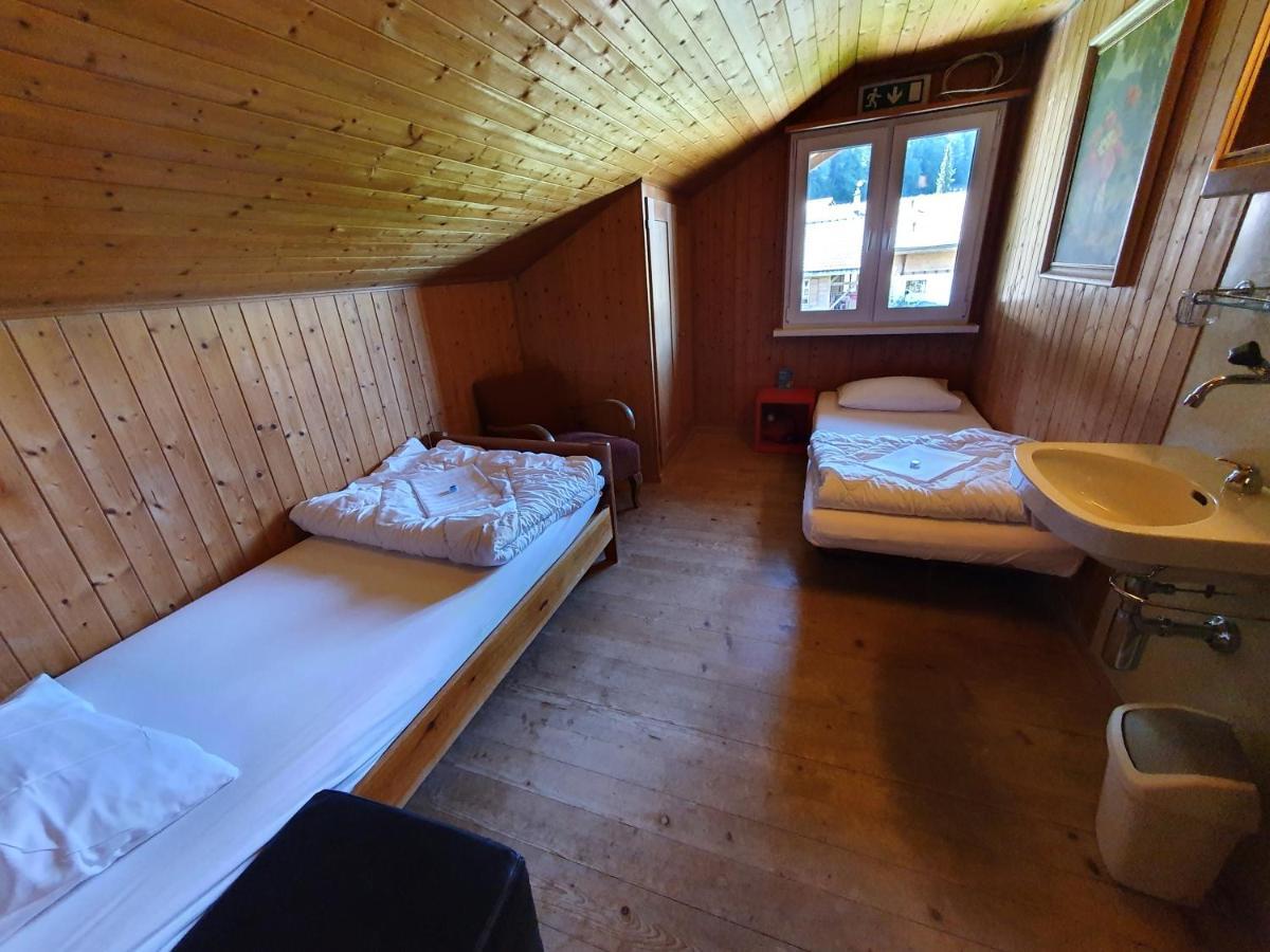 Lake Lodge Hostel Iseltwald Exterior photo