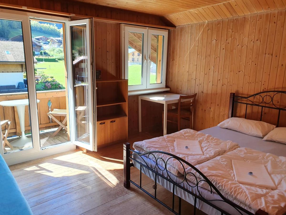 Lake Lodge Hostel Iseltwald Exterior photo