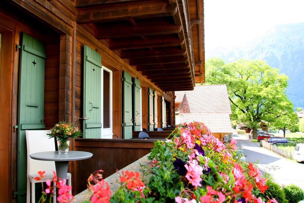 Lake Lodge Hostel Iseltwald Exterior photo