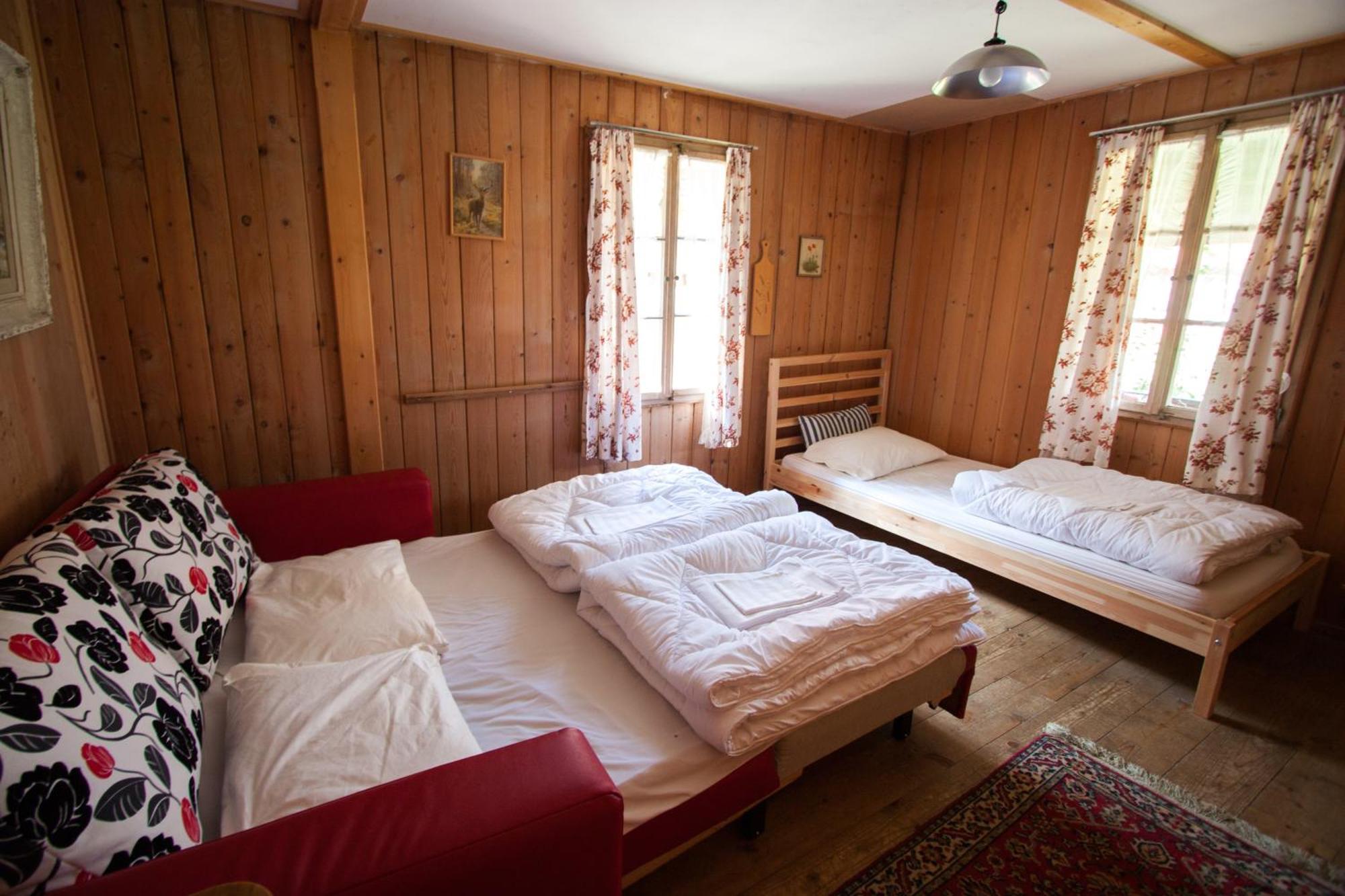 Lake Lodge Hostel Iseltwald Exterior photo