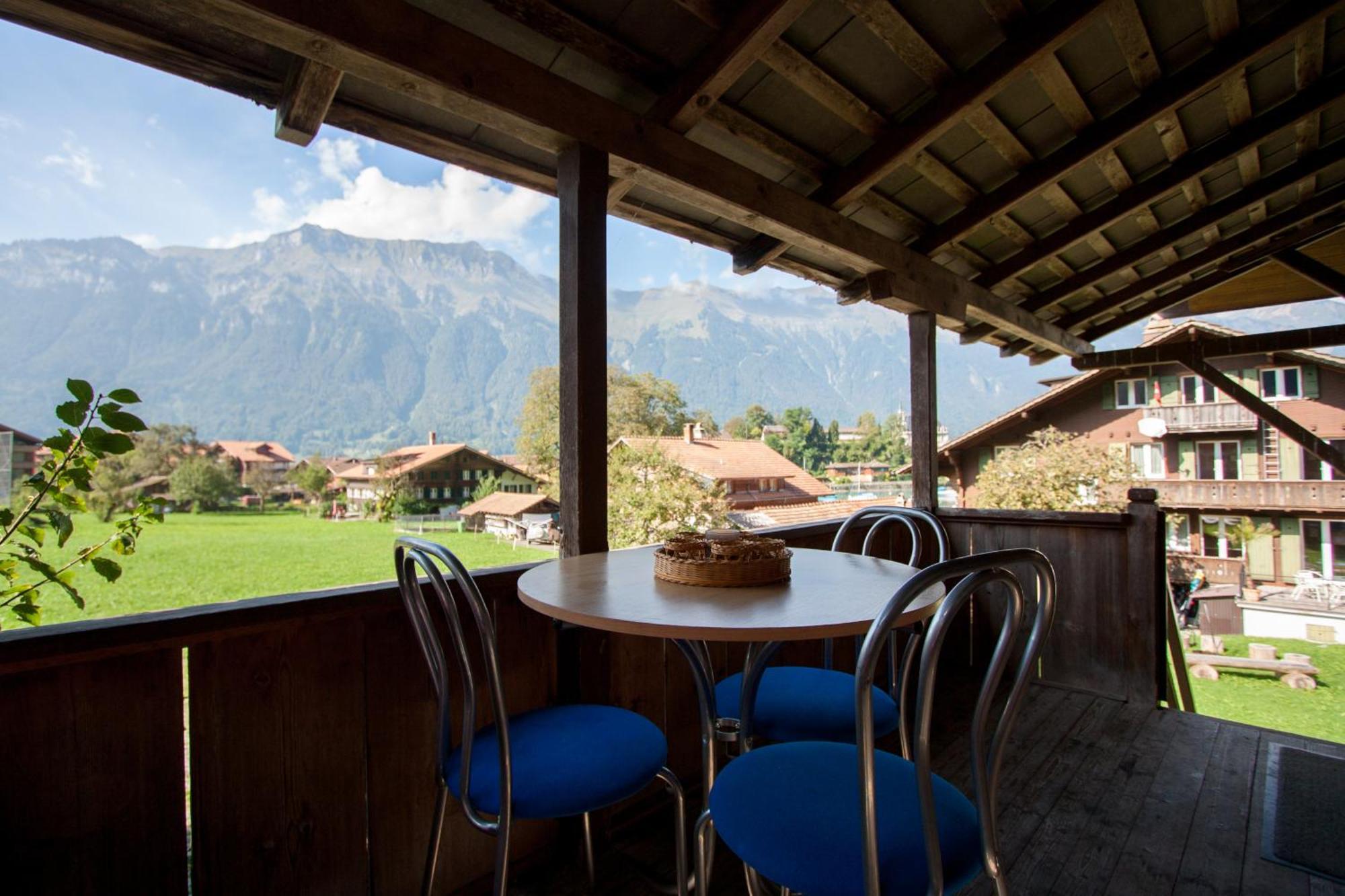 Lake Lodge Hostel Iseltwald Exterior photo