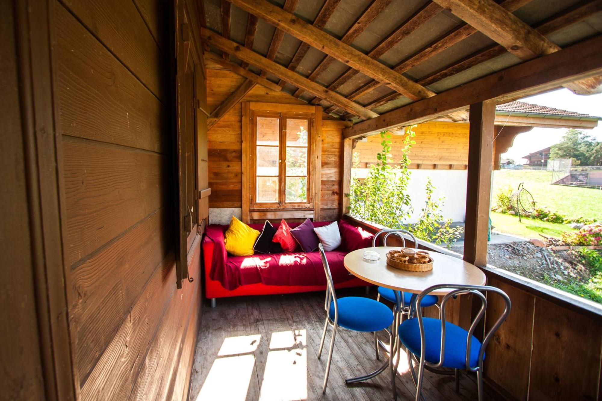 Lake Lodge Hostel Iseltwald Exterior photo