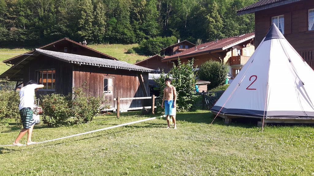 Lake Lodge Hostel Iseltwald Exterior photo